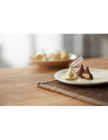 Hershey's Kisses Cioccolato al latte con mandorle - Confezione da condividere - My American Market
