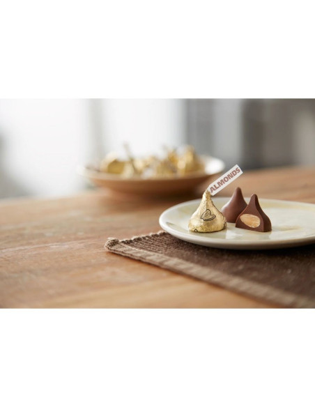 Paquete para compartir de chocolate con leche y almendras Hershey's Kisses - My American Market