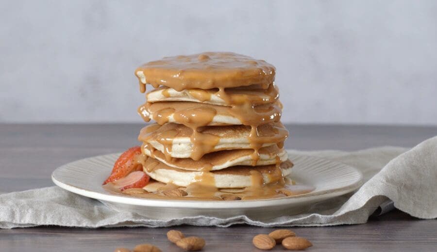 pancakes américains avec du nappage caramel