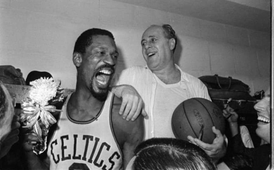 Bill Russel et Red Auerbach fêtent la victoire des Boston Celtics en 1957
